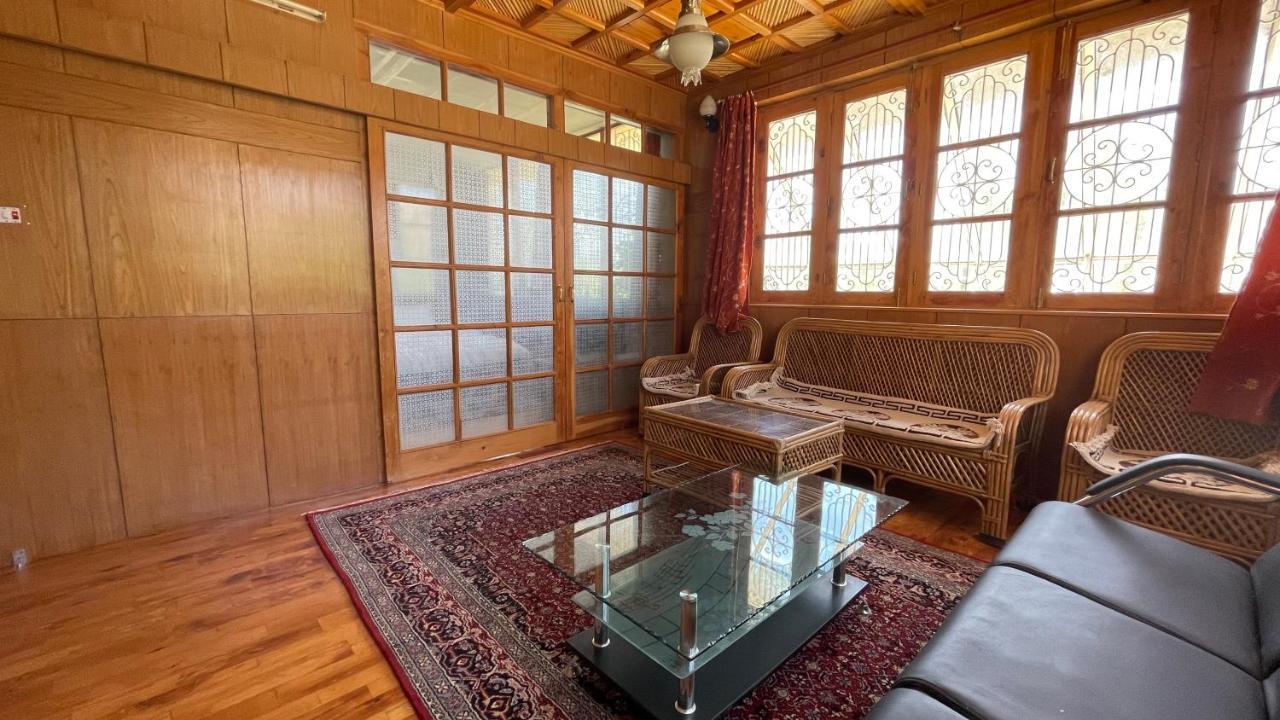 לה The Willow House מראה חיצוני תמונה